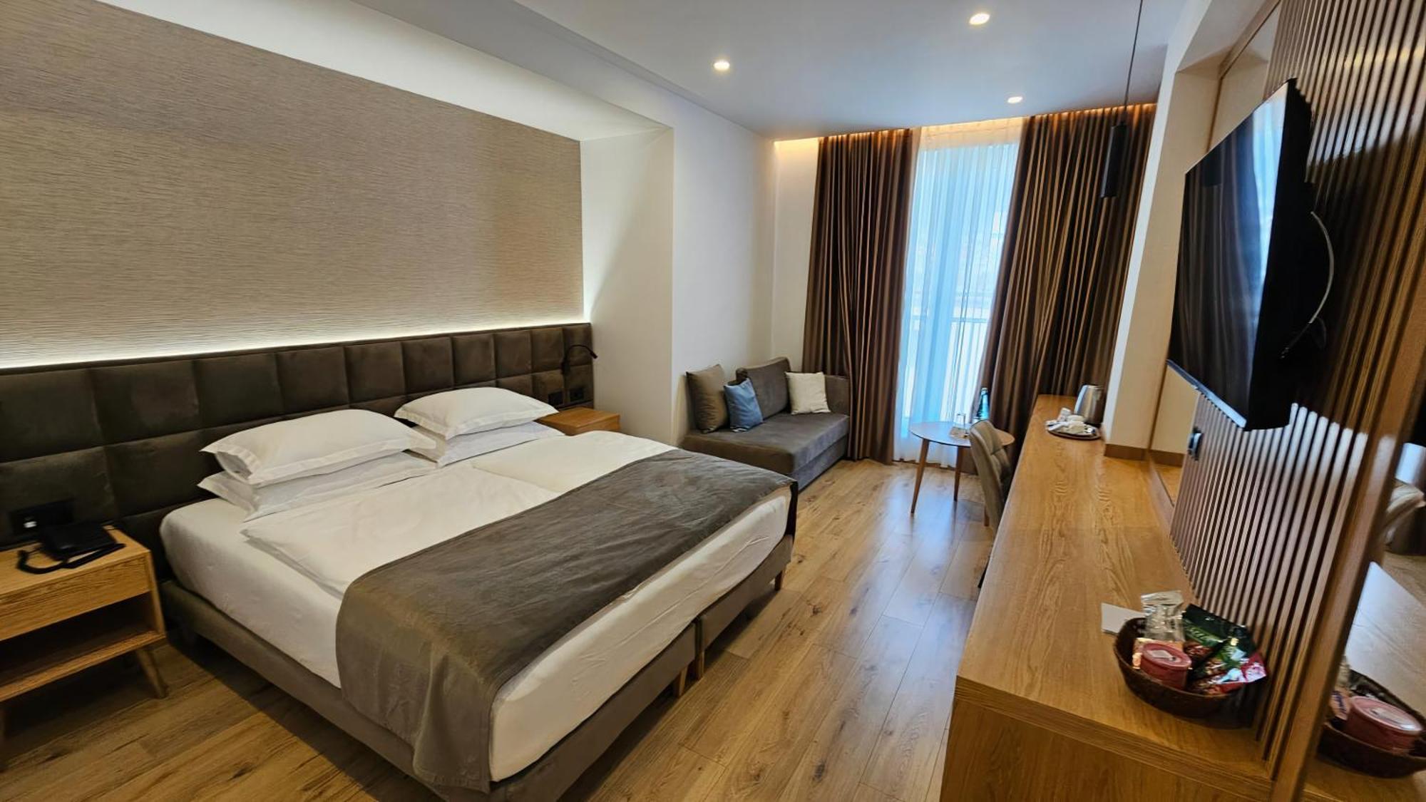 Sibb Hotel Tirana Exterior foto
